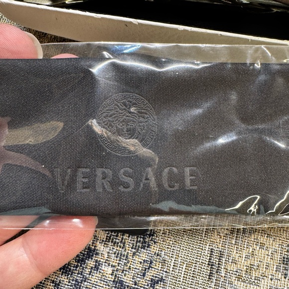 Versace Medusa Biggie Vintage Gold Sunglasses w/ Case/Cleaning Cloth/Auth Card - Picture 16 of 16